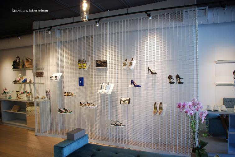 Luxury Boutique Shoe Salon, Toronto, Ontario.
Ferrier Design weavemesh 
Pattern: Zeta 1
Material: 304 Stainless steel 